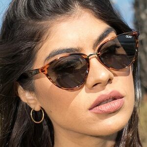 QUAY Rumours Sunglasses + Sleeve